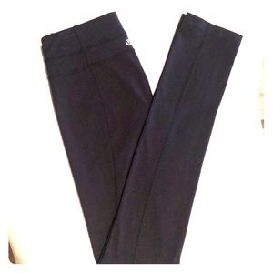 Lululemon 31” Size 4 Gift Bag included!